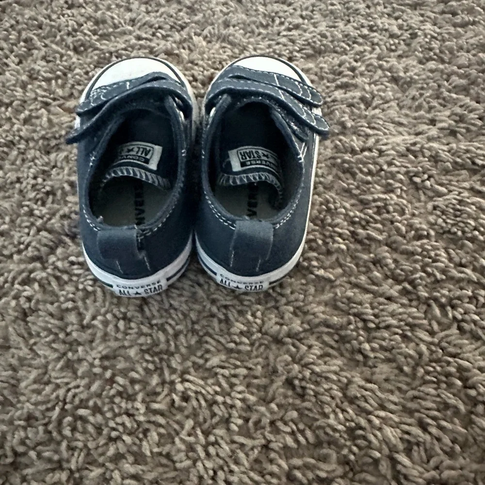 Preloved Converse Kids Navy Sneakers